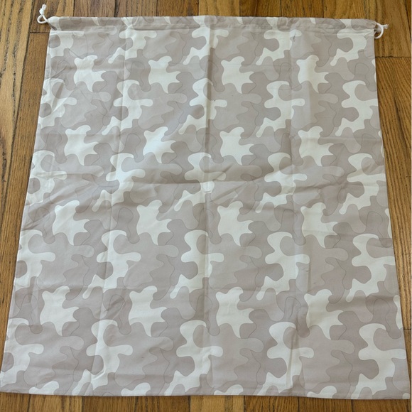 Dagne Dover Camo Drawstring Dust Bag 27x25” - Picture 4 of 4